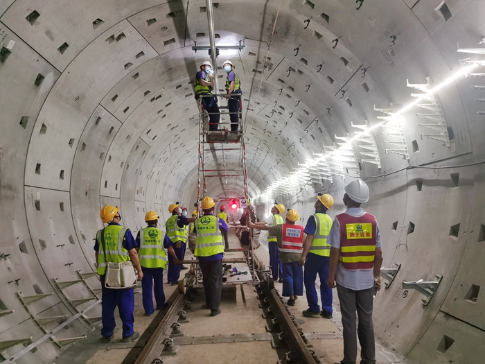 1630373103138334.jpg 图1:与会人员现场验收 - 副本.jpg