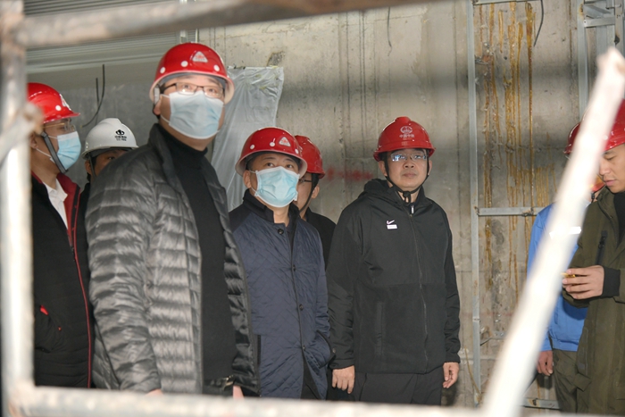 马天文在现场检查DSC_9426_副本_副本.jpg