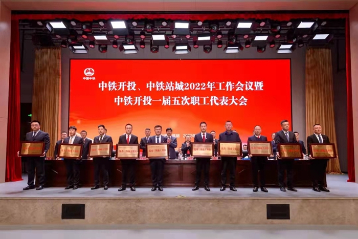 图1：表彰现场（左三林光华）.jpg