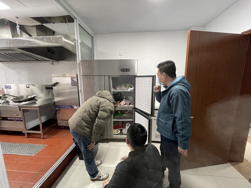 图二：检查食品安全.jpg