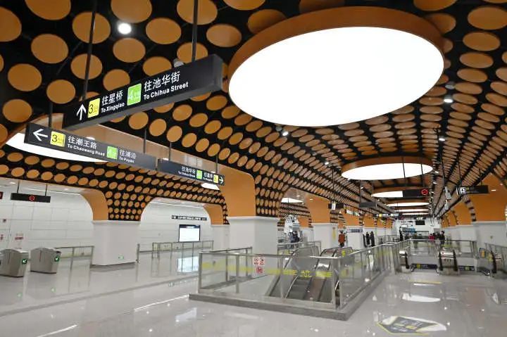 图四：新天地街站站厅层.jpg