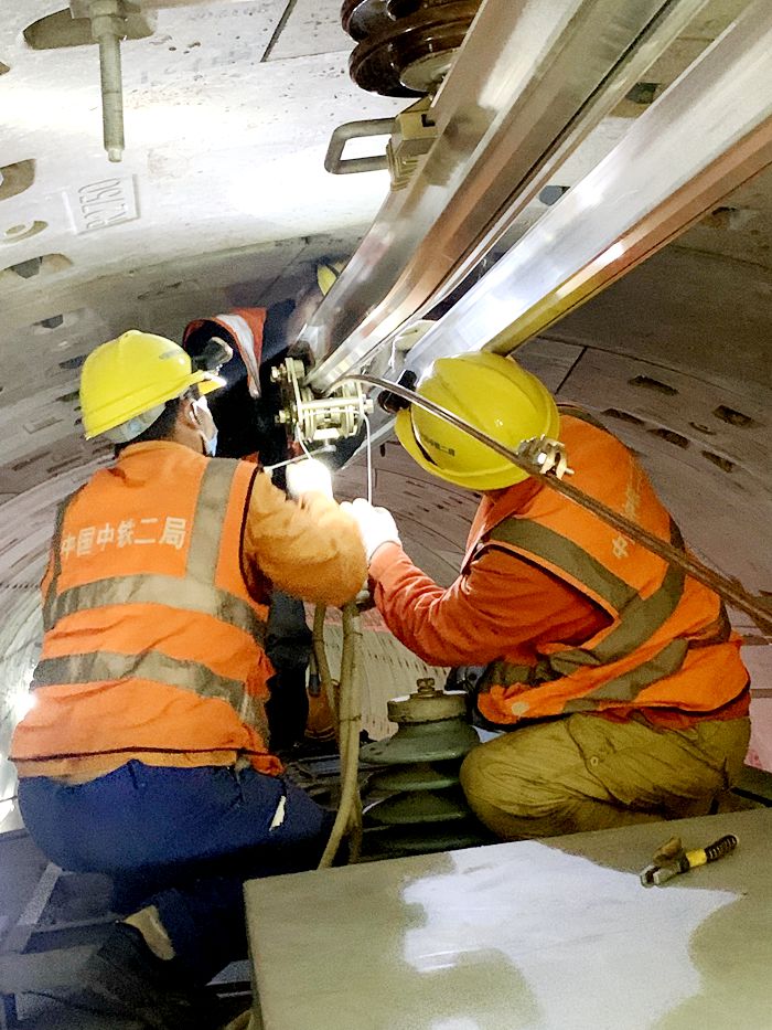 1646657258121418.jpg 图2:接触线架设_副本.jpg