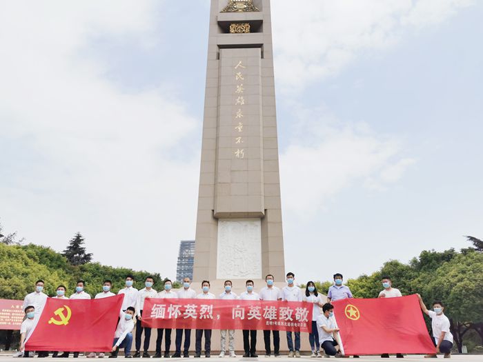 全体员工合照_副本.jpg