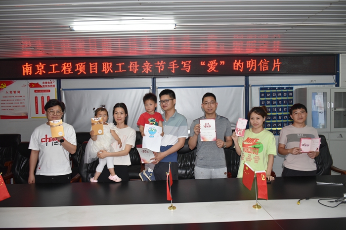 亲笔信合影_副本.jpg