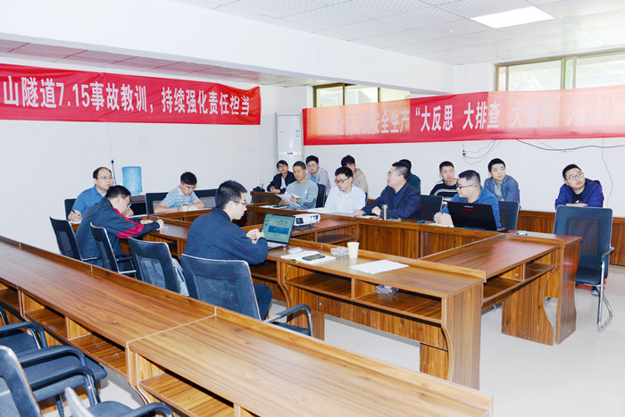 图：座谈会现场_副本.jpg