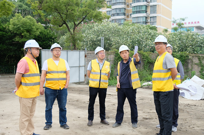 1653446204499512.jpg 图1:现场检查(曾诗媛摄)_副本.jpg