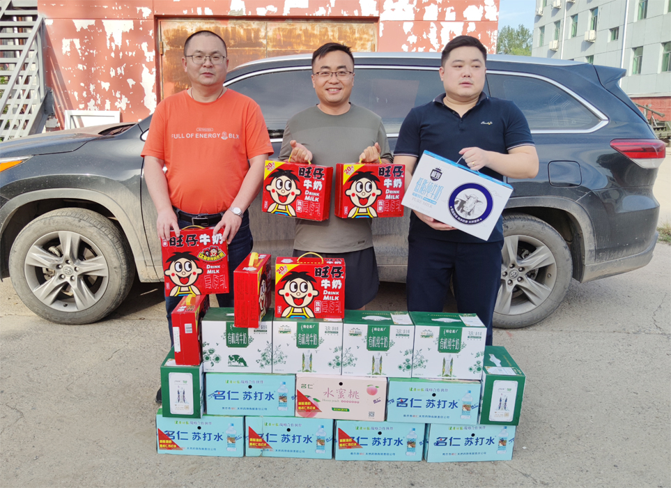 开展送清凉活动1.jpg
