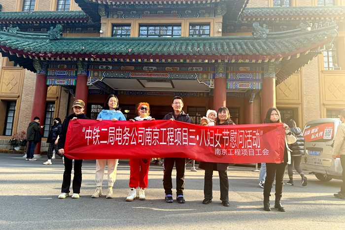 图1集体活动照.jpg