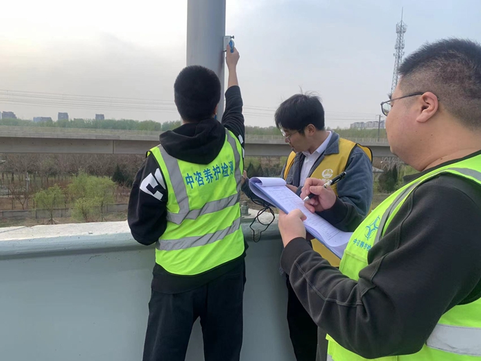 图1、照明灯杆镀锌层、垂直度检测.jpg