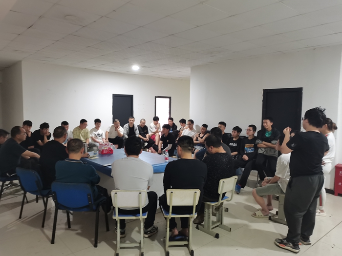图：座谈会现场.jpg
