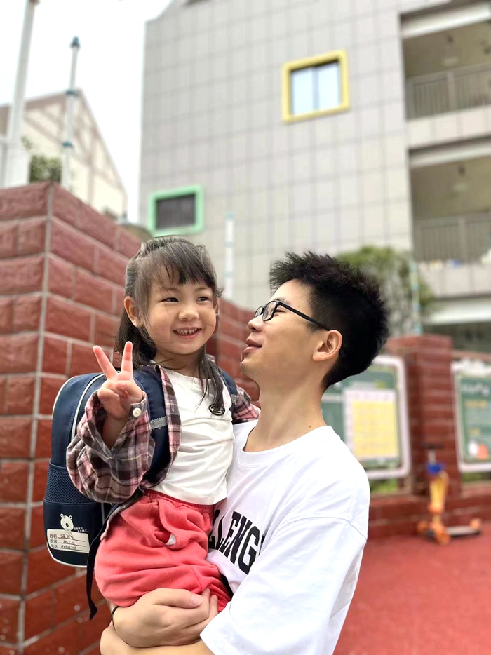 图2：职工与子女团聚.jpg